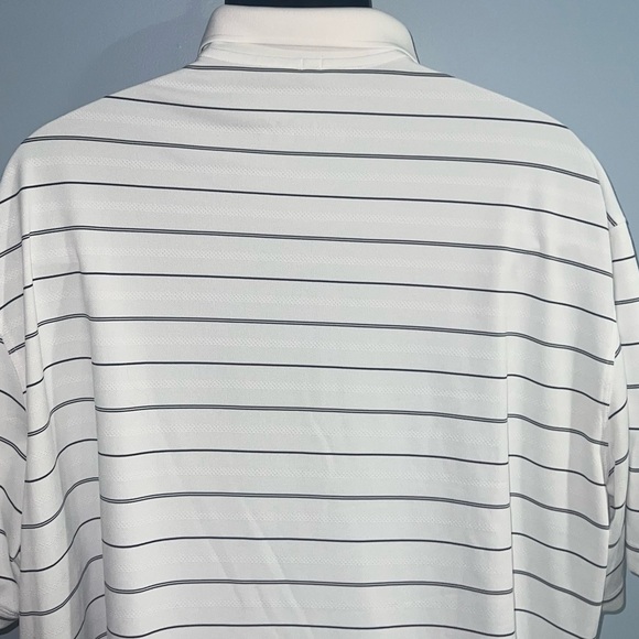 Nike- White collared shirt - Picture 4 of 6